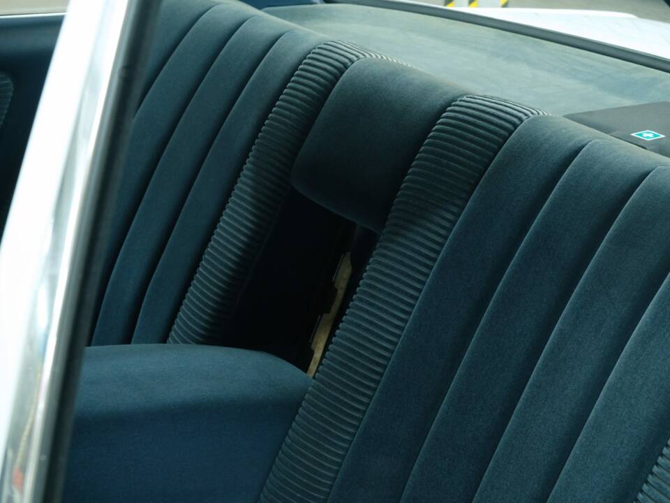 Bild 32/50 von Mercedes-Benz 230 (1977)