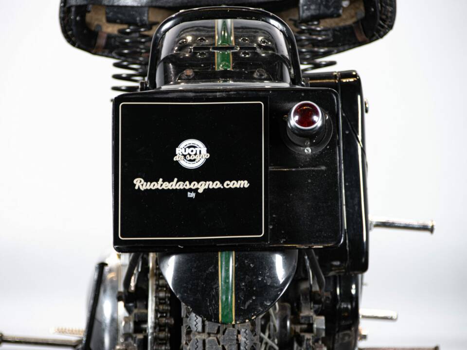 Image 28/50 of Ariel DUMMY (1941)