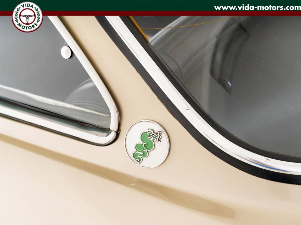 Image 6/14 of Alfa Romeo 2000 GT Veloce (1972)