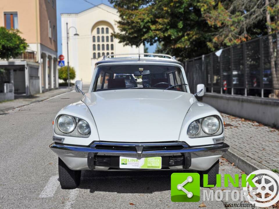 Bild 8/10 von Citroën DS 20 Familiale (1971)