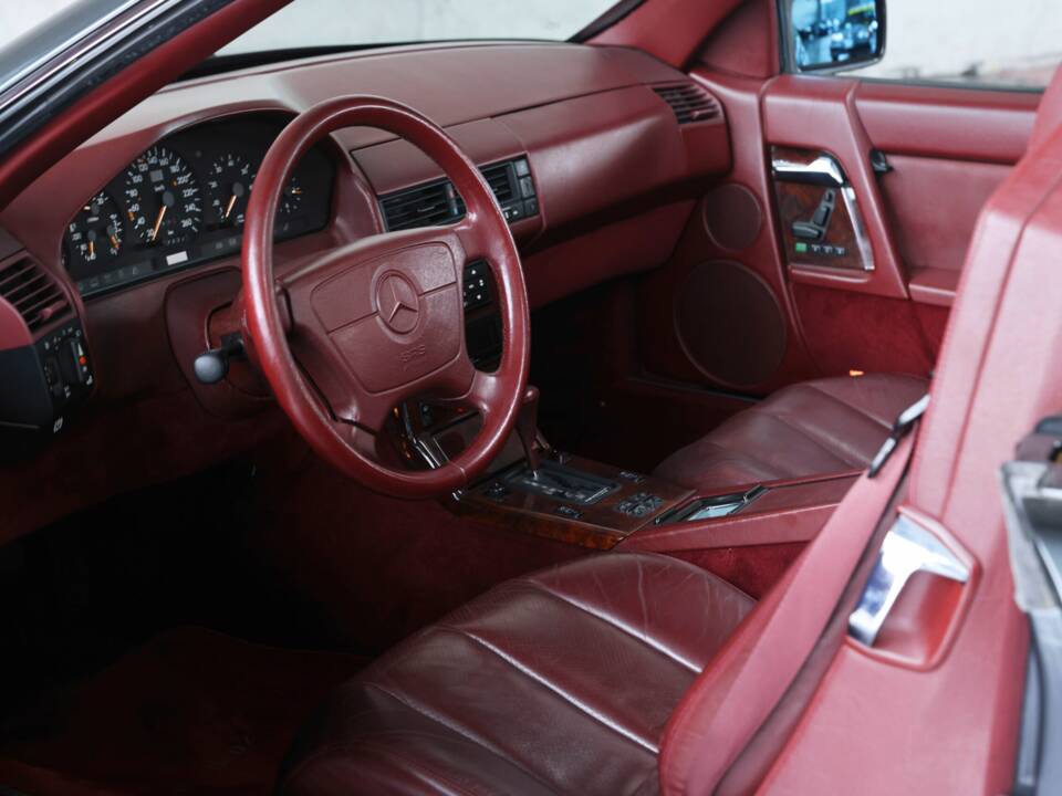Image 9/37 of Mercedes-Benz SL 500 (1995)