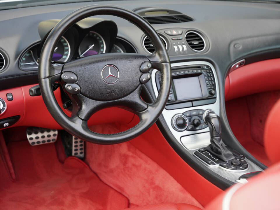 Image 46/50 of Mercedes-Benz SL 55 AMG (2004)