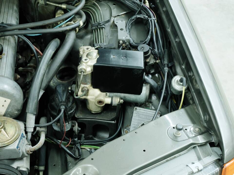 Bild 10/50 von Mercedes-Benz 500 SEL (1983)