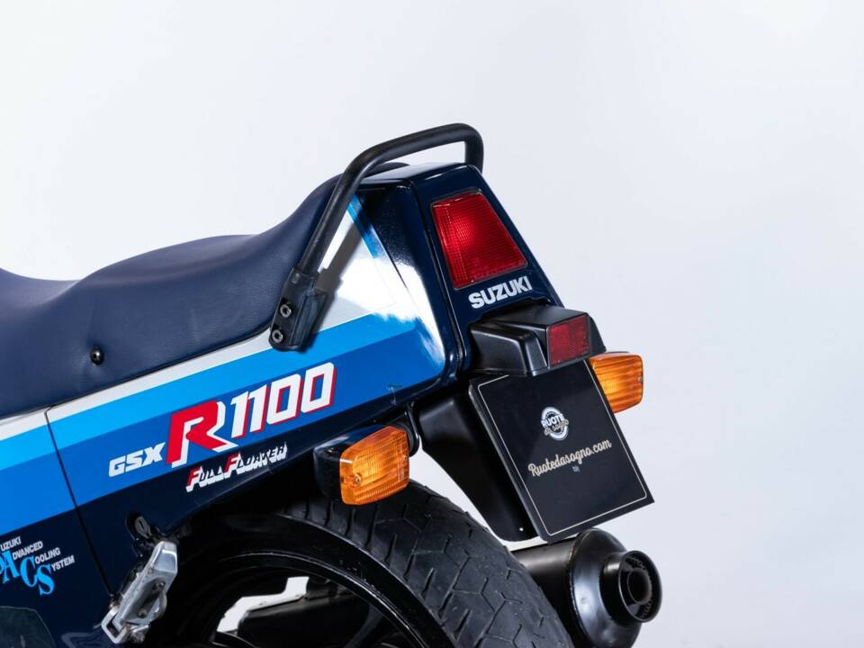 Bild 22/50 von Suzuki GSX-R 1100 (1986)