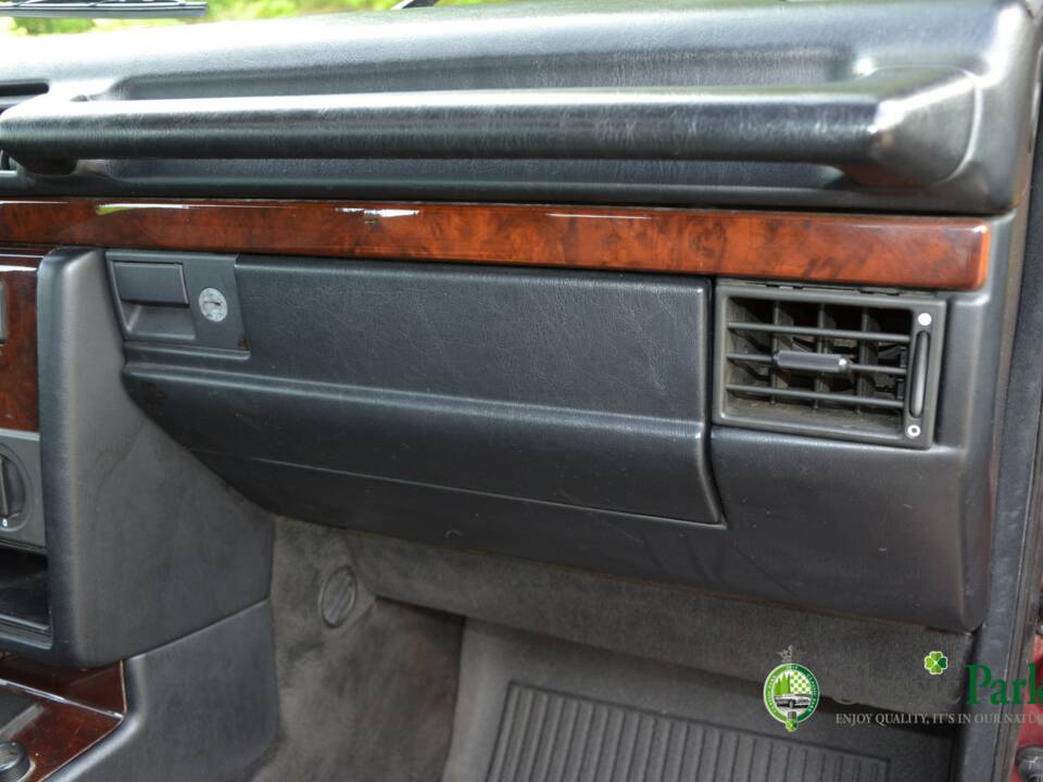 Image 25/49 de Mercedes-Benz 230 GE (SWB) (1993)