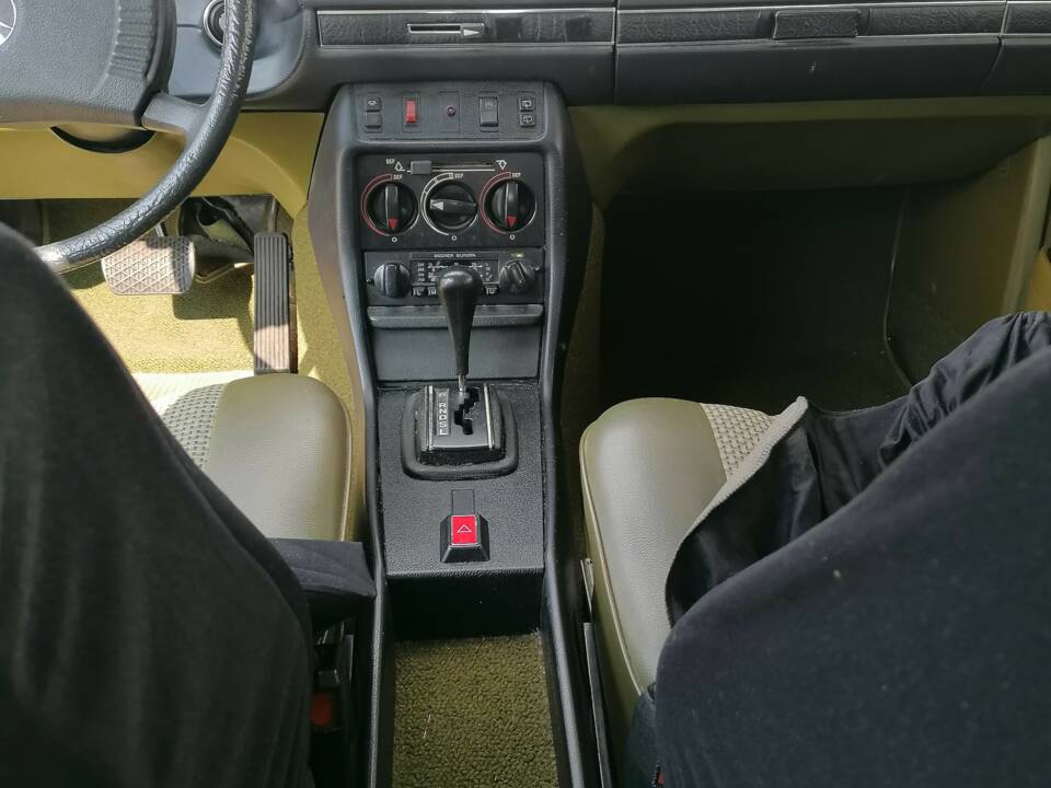 Immagine 21/55 di Mercedes-Benz 300 TD (1979)