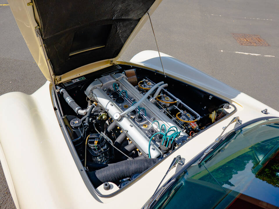 Bild 50/62 von Aston Martin DB 6 Mk II Volante (1970)