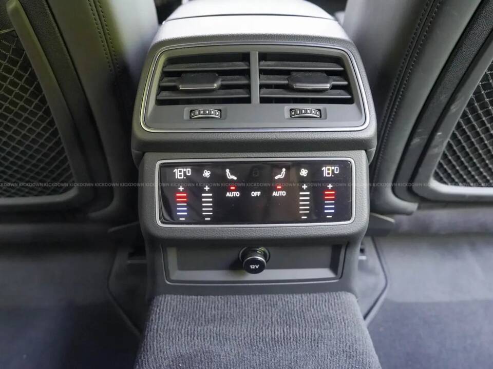 Image 11/12 of Audi RS6 Avant (2021)