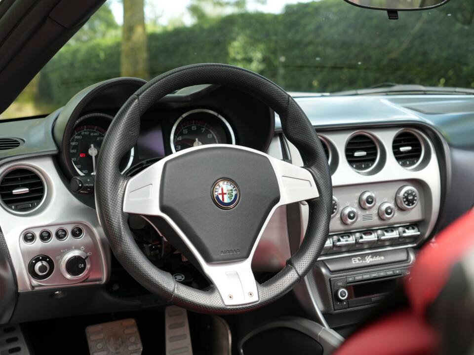 Image 21/50 of Alfa Romeo 8C Spider (2010)