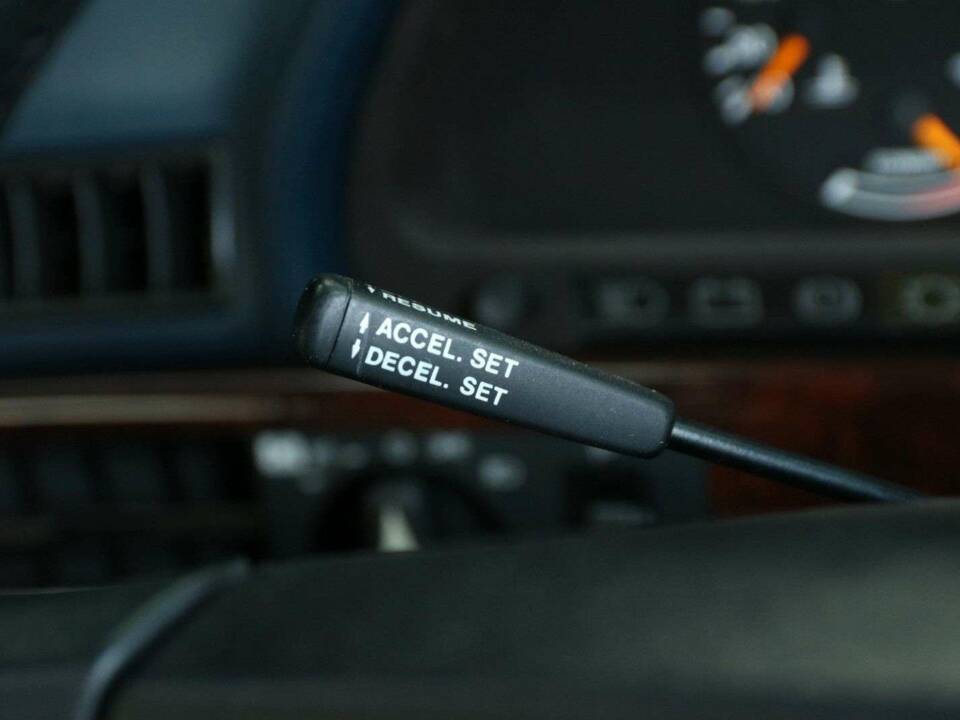 Bild 19/50 von Mercedes-Benz 560 SEC (1988)
