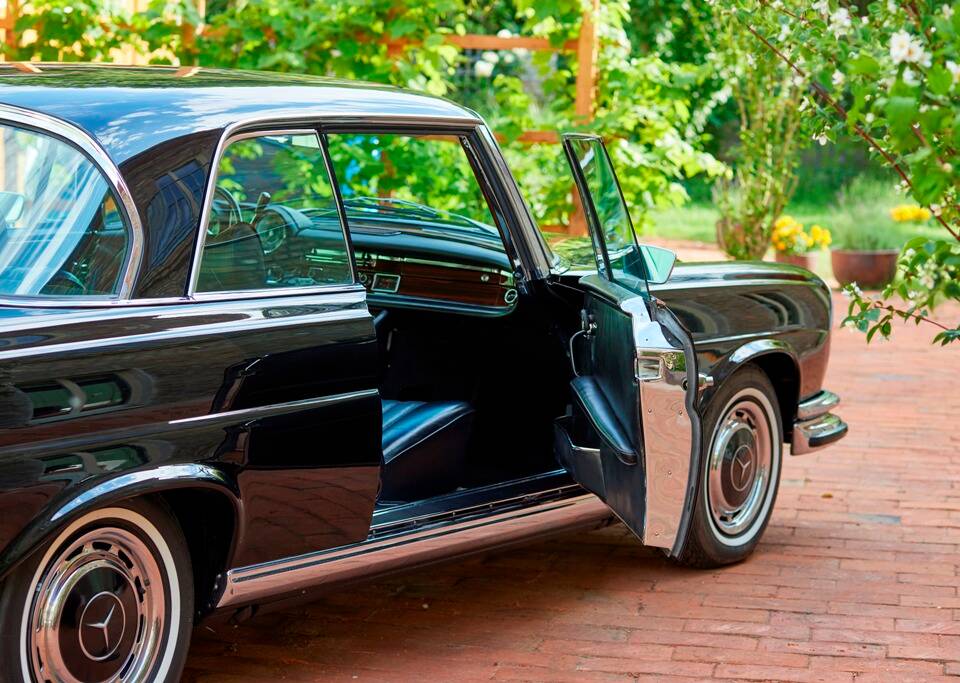 Image 56/188 of Mercedes-Benz 280 SE 3,5 (1971)
