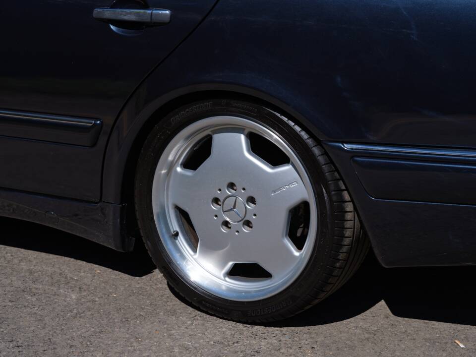 Immagine 19/50 di Mercedes-Benz E 55 AMG (1999)