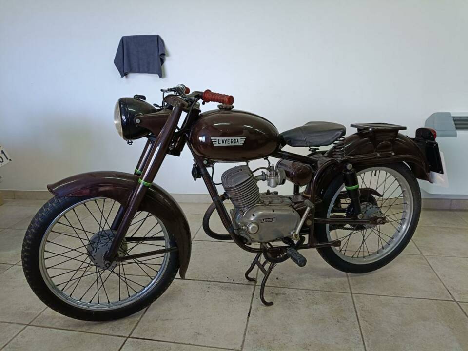 Image 22/32 de Laverda 75 Sport (1954)