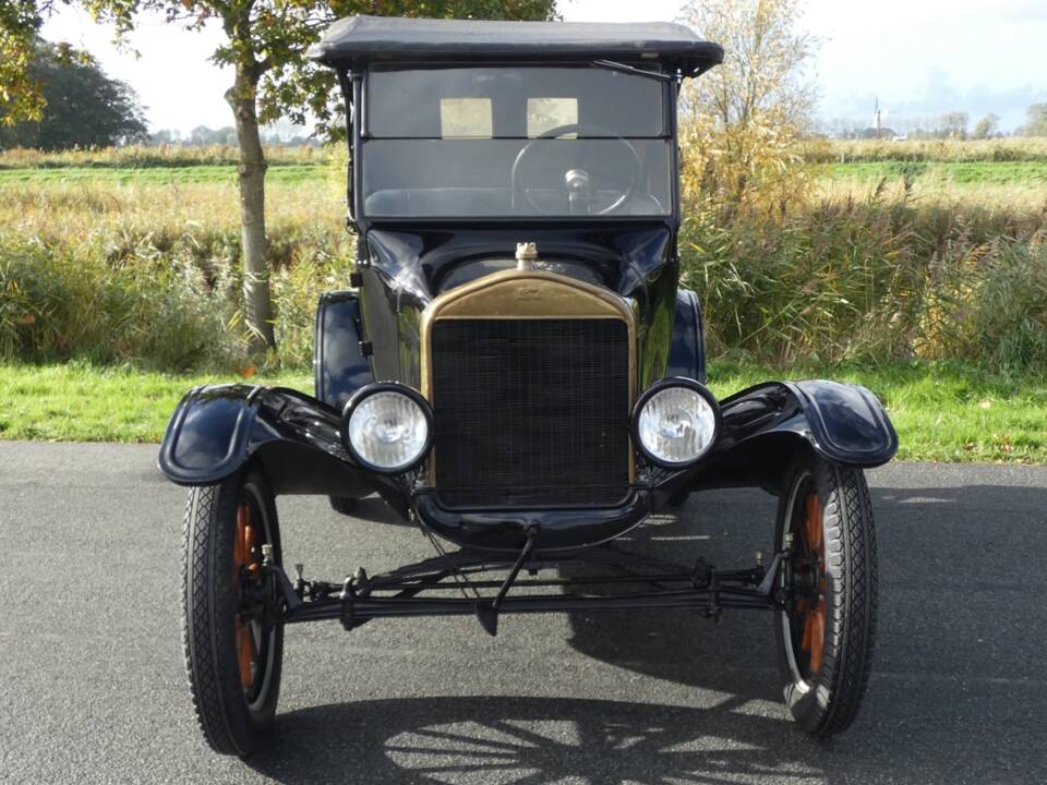 Image 17/41 of Ford Model T Touring (1925)