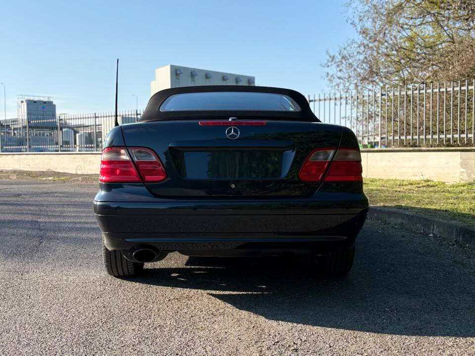 Image 5/24 of Mercedes-Benz CLK 430 (2000)