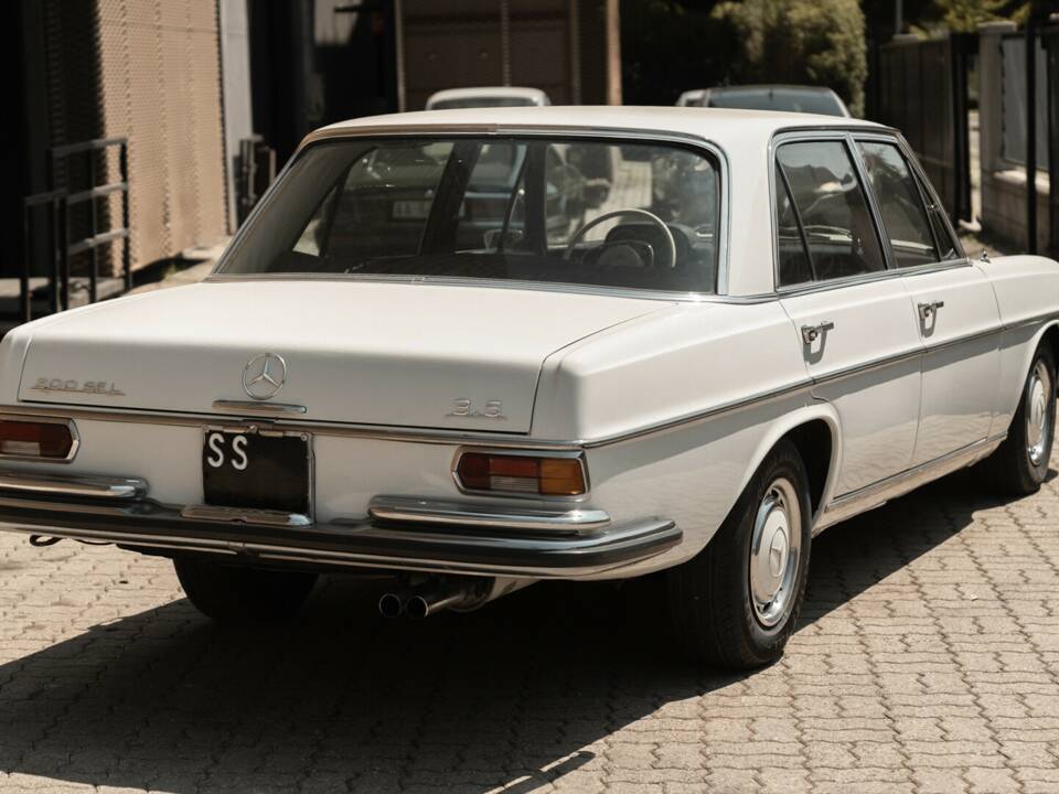 Image 2/34 of Mercedes-Benz 300 SEL 3.5 (1971)
