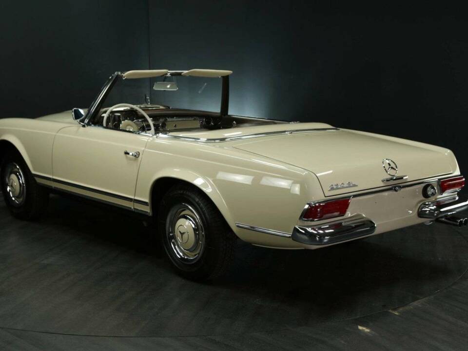 Image 5/50 of Mercedes-Benz 230 SL (1967)