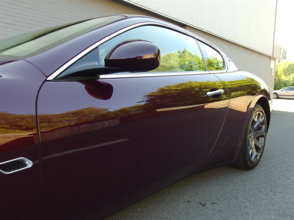 Image 26/98 of Maserati GranTurismo 4.2 (2008)