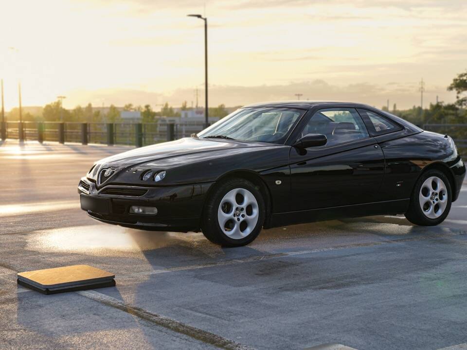 Imagen 35/90 de Alfa Romeo GTV 2.0 Twin Spark (1998)