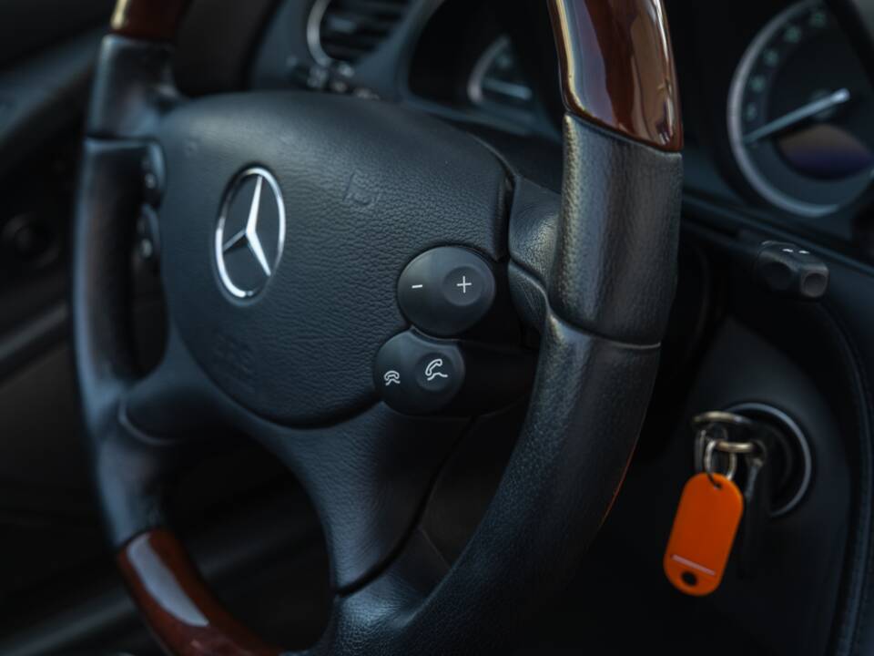Image 51/86 de Mercedes-Benz SL 500 (2002)