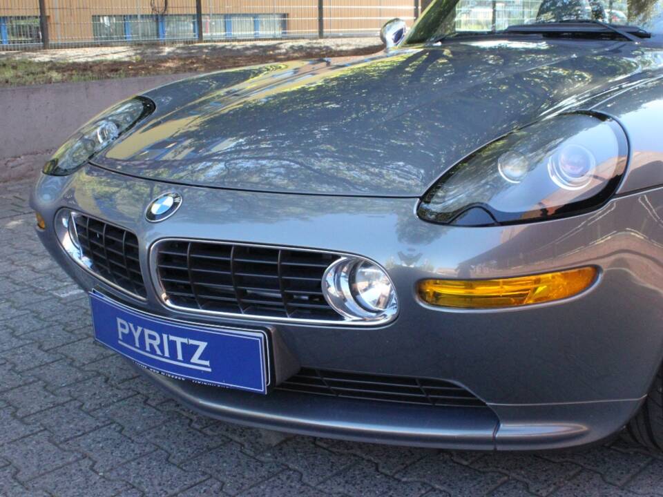 Image 18/27 of BMW Z8 (2001)