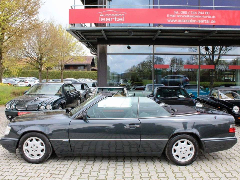 Imagen 6/20 de Mercedes-Benz 300 CE-24 (1996)