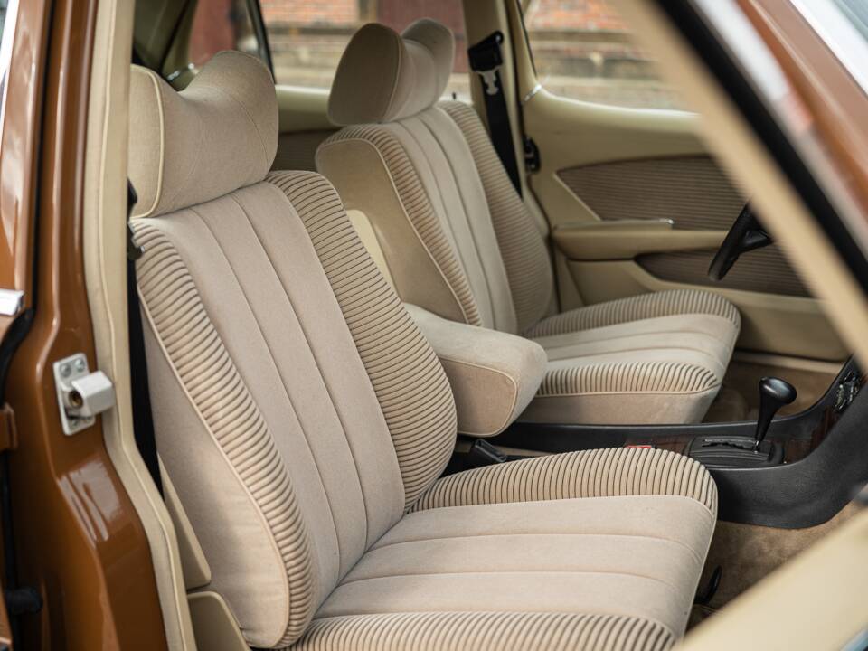 Image 36/81 of Mercedes-Benz 280 SE (1979)
