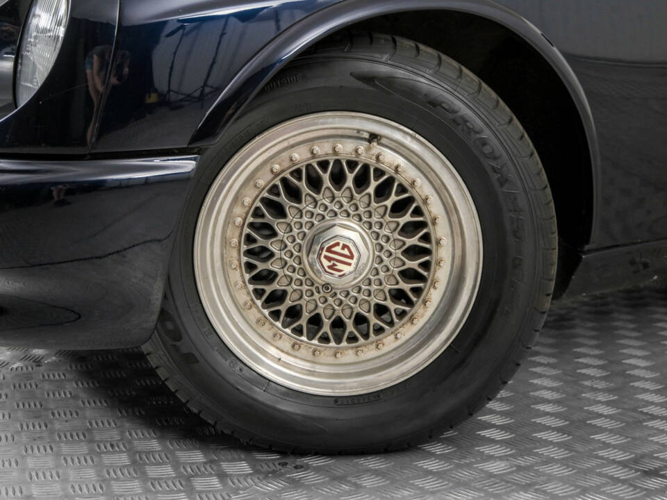 Immagine 4/50 di MG RV8 (1991)