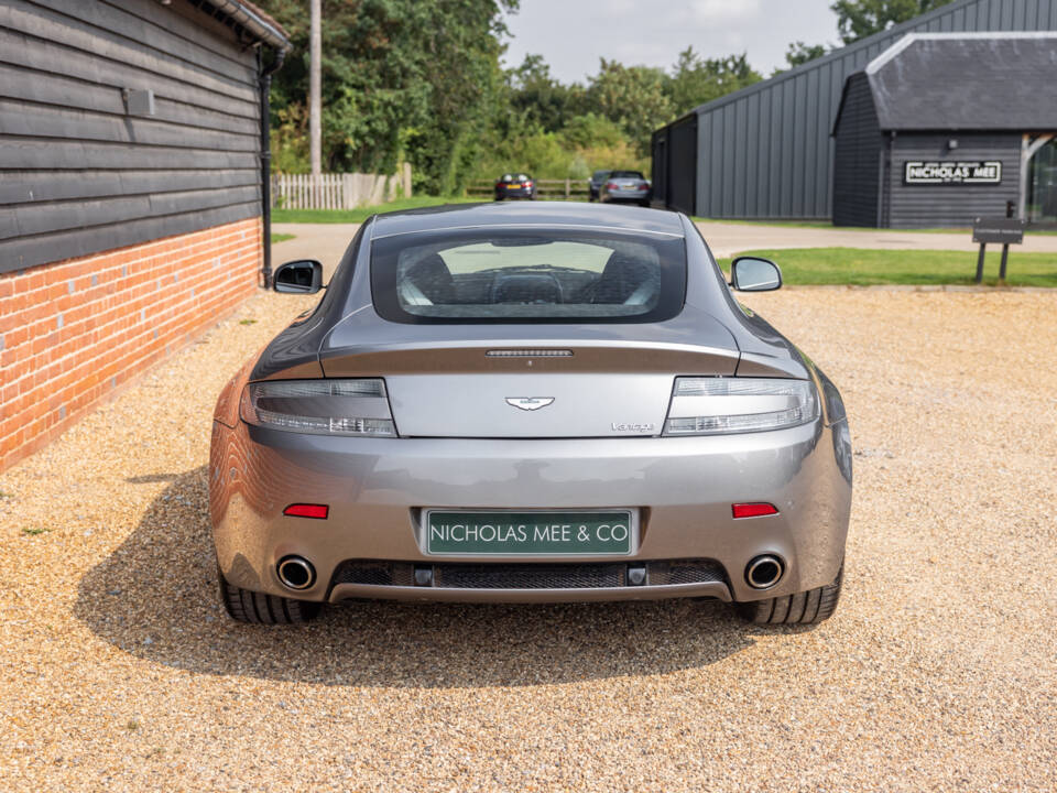 Image 54/64 of Aston Martin V8 Vantage (2010)