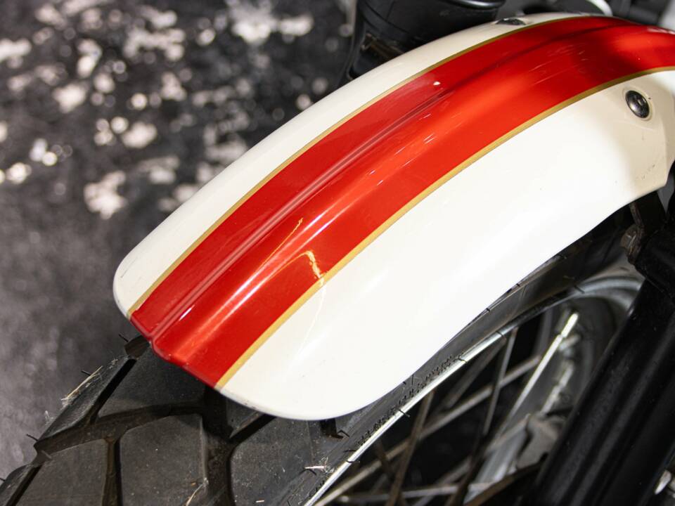 Image 47/50 of Triumph DUMMY (2014)