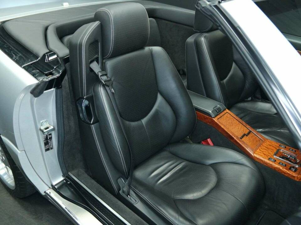 Image 28/49 of Mercedes-Benz SL 500 (2001)