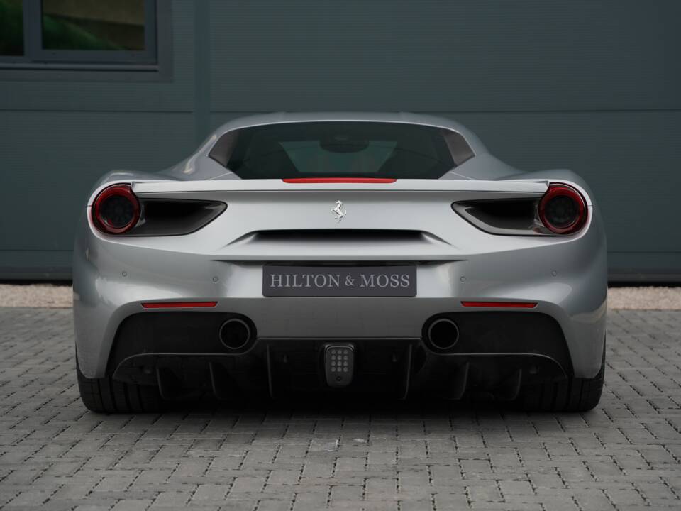 Image 8/50 de Ferrari 488 GTB (2019)
