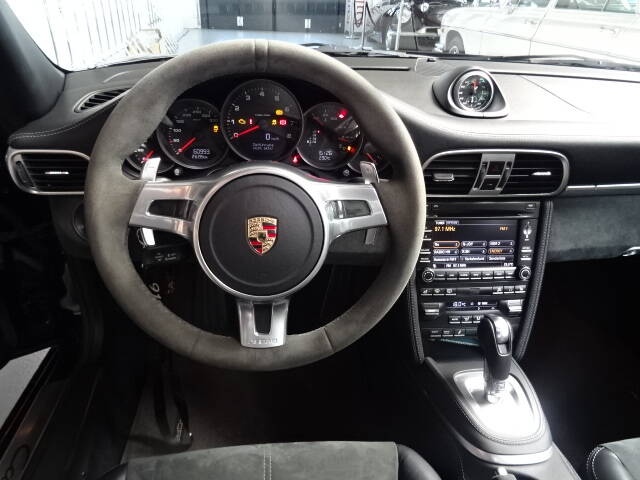 Bild 14/31 von Porsche 911 Carrera 4 GTS (2011)