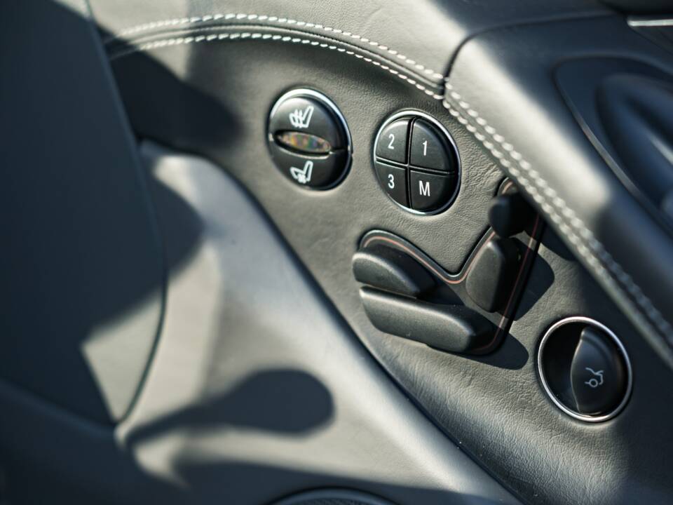 Image 21/51 of Mercedes-Benz SL 65 AMG (2007)