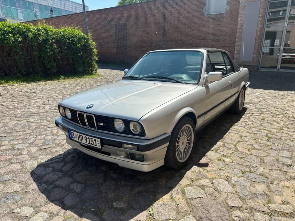 Image 2/29 of BMW 318i (1991)