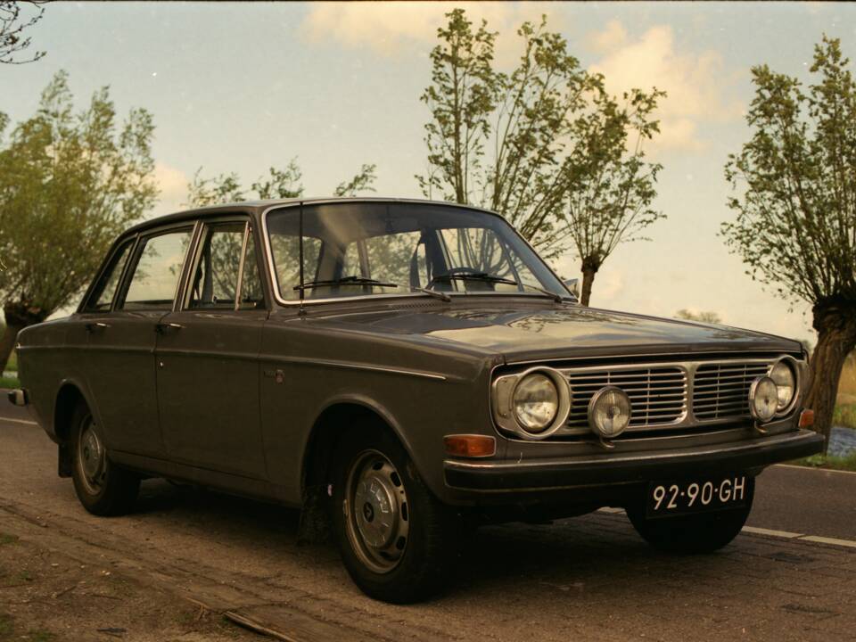Image 3/9 of Volvo P 144 (1968)