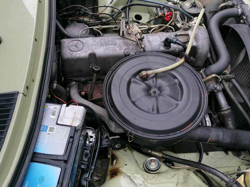 Image 18/22 de Mercedes-Benz 300 TD (1979)