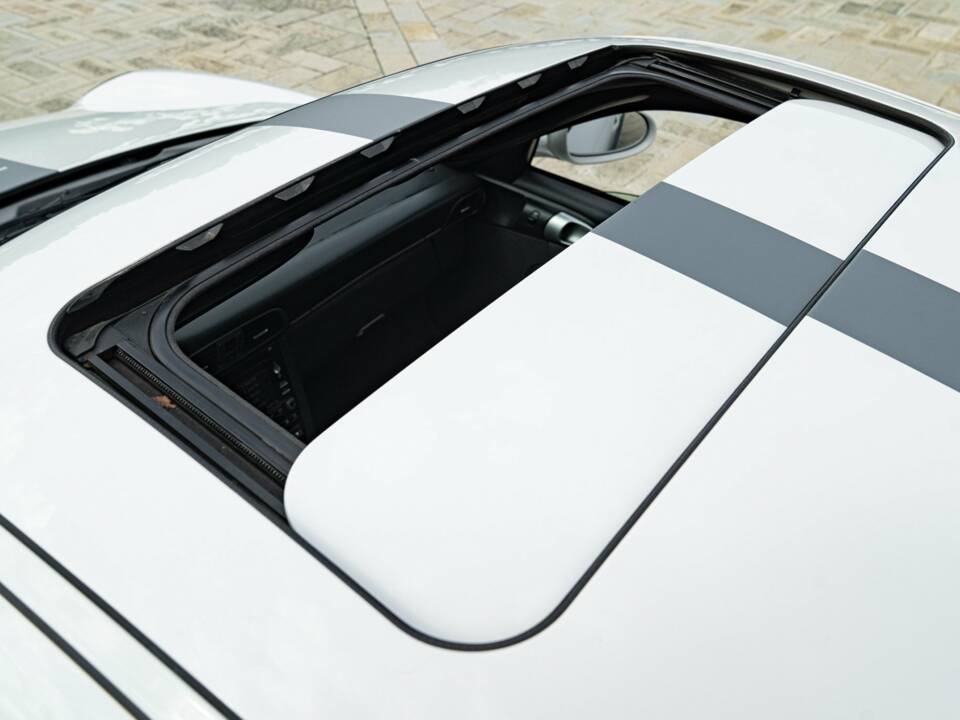 Image 22/50 of Porsche 911 Carrera (2009)