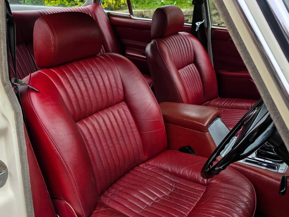 Image 22/50 of Jaguar XJ 6 4.2 (1972)