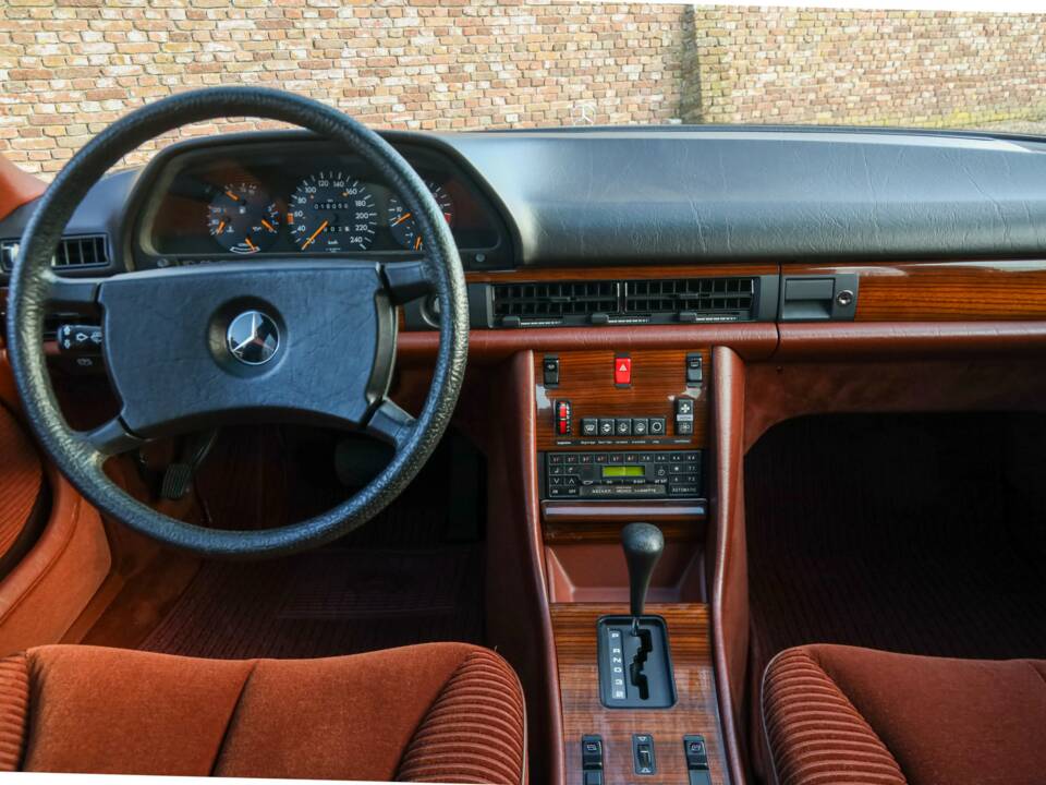 Image 11/50 de Mercedes-Benz 280 S (1988)
