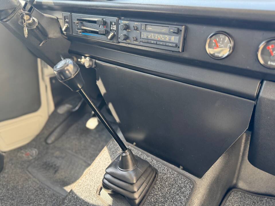 Bild 21/37 von Volkswagen T3 Caravelle 1.9 (1989)