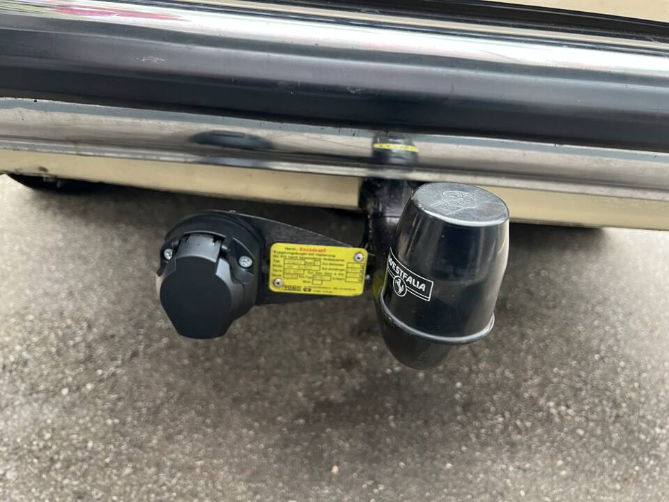 Image 22/36 of Mercedes-Benz 300 TD Turbodiesel (1982)