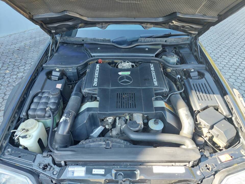 Image 11/22 of Mercedes-Benz 500 SL (1991)