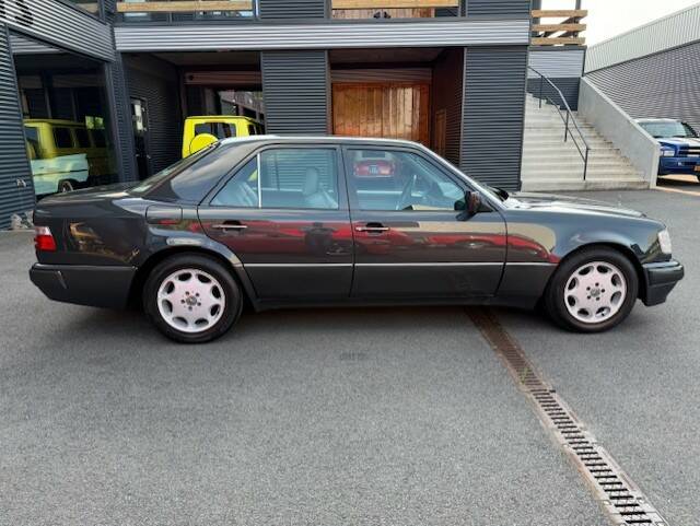 Image 7/24 de Mercedes-Benz E 500 (1994)