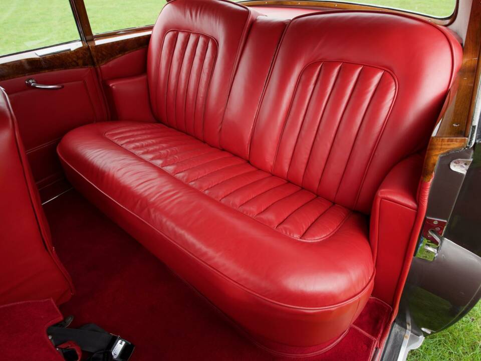 Image 15/50 of Bentley S 2 (1960)