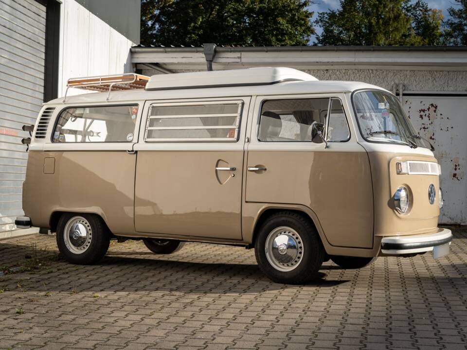 Immagine 3/10 di Volkswagen T2b minibus (1973)