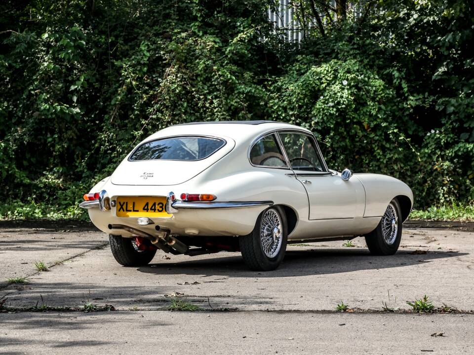 Image 12/33 of Jaguar E-Type (2+2) (1968)