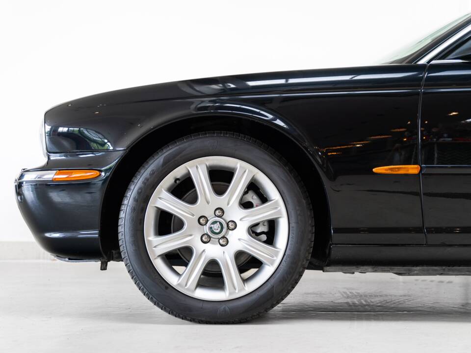 Bild 27/32 von Jaguar XJ 8 3.5 (2005)