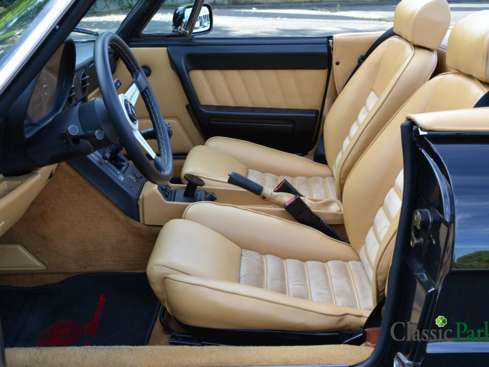 Image 12/50 of Alfa Romeo 2.0 Spider (1990)