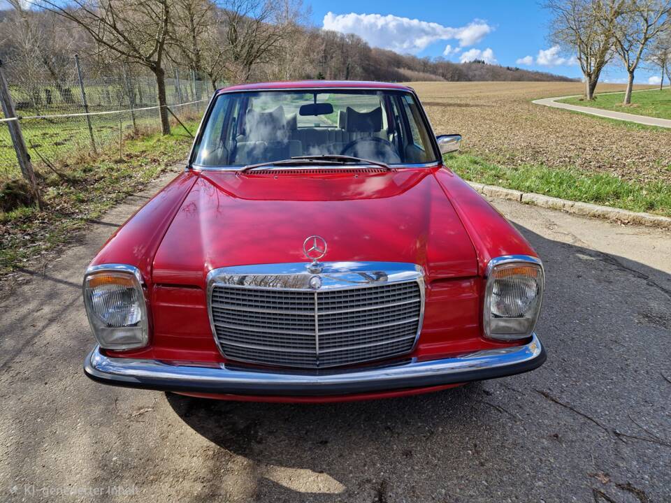 Image 2/6 de Mercedes-Benz 200 D (1975)